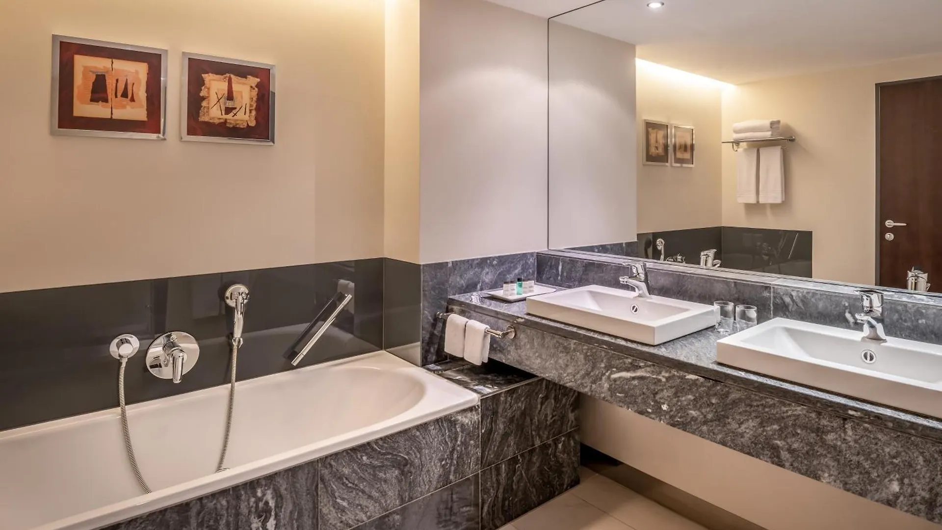 Sheraton Grand Salzburg 5*,